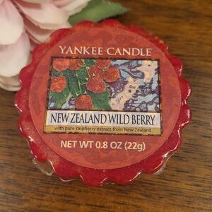 (1) Yankee Candle NEW ZEALAND WILD BERRY Wax Potpourri Tart Original SHELFWARE